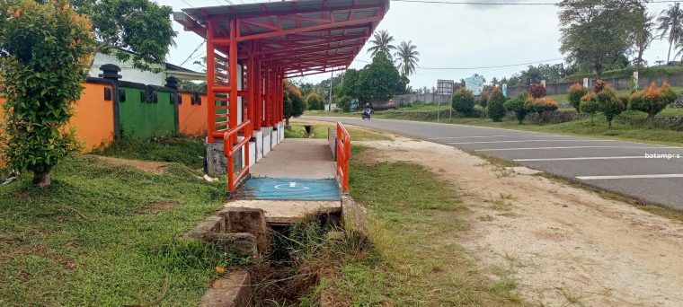 Waduh…, Dishub Lingga  Bangun Halte di Atas Gorong-Gorong