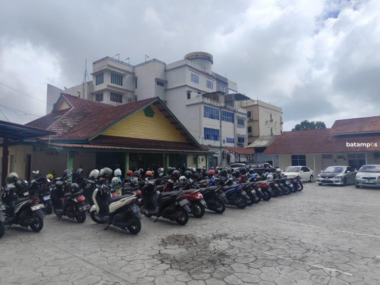 Halaman Kantor Disbudpar Jadi Lahan Parkir saat Lebaran, Tarifnya di Atas Aturan