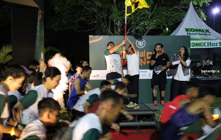 Lari Malam Melewati Rute Industri di Bintan, Tropical Night Run 2025 Diikuti Ratusan Pelari