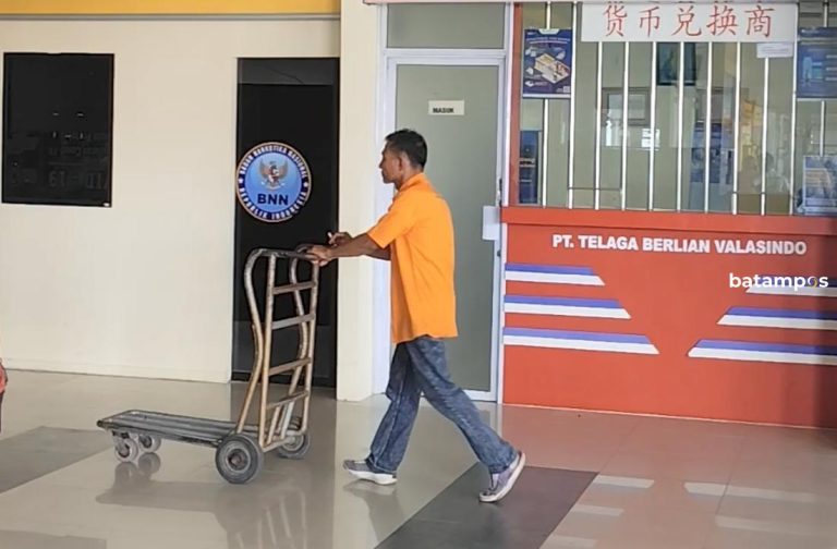 Pendapatan Porter Pelabuhan SBP Berkurang saat Lebaran