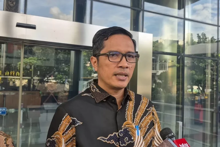 Febri Diansyah Diperiksa KPK Terkait Peran sebagai Pengacara Hasto Kristiyanto