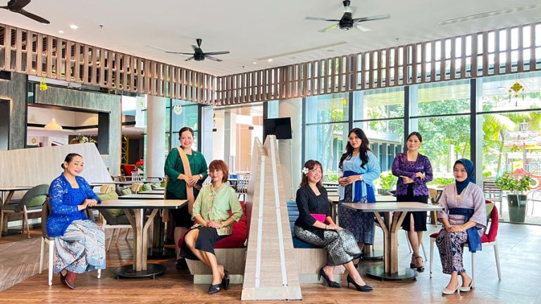 Memperingati Hari Kartini, ibis Styles Batam Nagoya Hadirkan Nuansa Budaya Lewat Balutan Kebaya & Batik