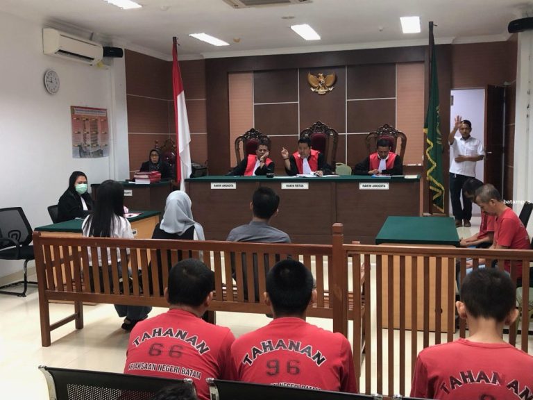 Gadaikan Emas Hasil Curian, Dua Pembobol Rumah Diseret ke Pengadilan
