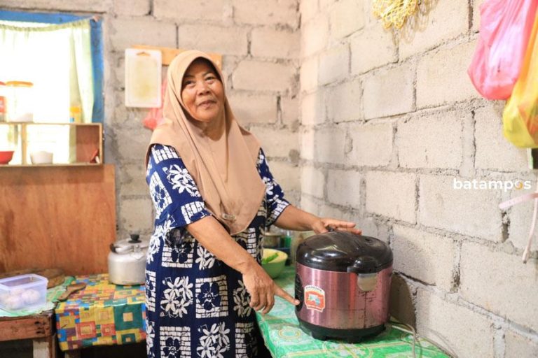 Pulau Parit Kini Nikmati Listrik 24 Jam Setelah 25 Tahun Menanti
