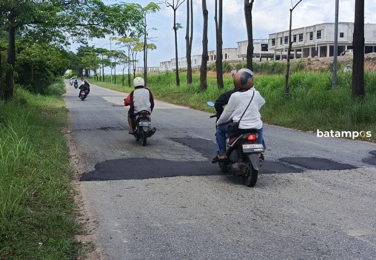 Perbaikan Jalan S. Parman Dimulai, Baru Tahap Tambal Sulam