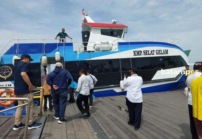 Lakukan Kajian Ulang terhadap Biaya Sewa KMP Selat Gelam