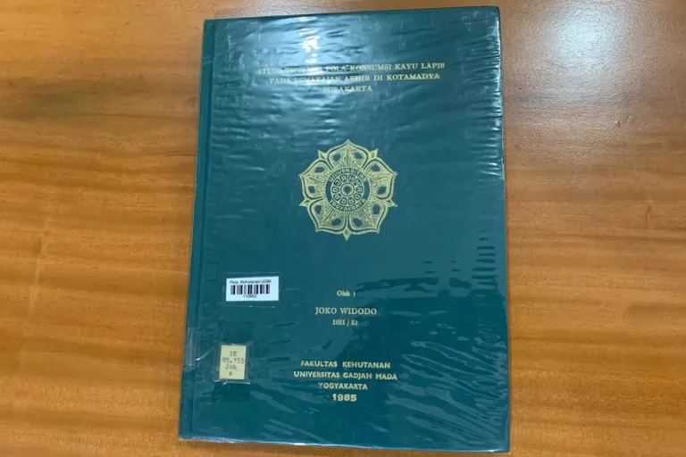 Jokowi Perlihatkan Ijazahnya Mulai dari SD hingga Lulus dari UGM ke Awak Media