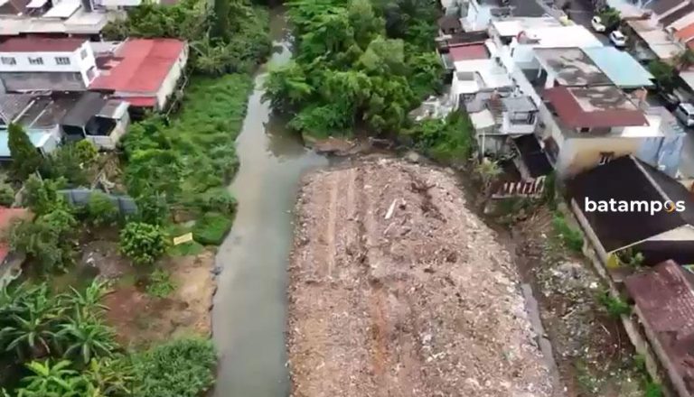Warga Kezia Baloi Desak Normalisasi Sungai Baloi yang Ditimbun