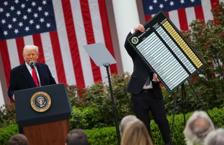 Trump Kenakan Tarif Impor 32 Persen ke Indonesia, Ini Dampaknya Menurut Ekonom
