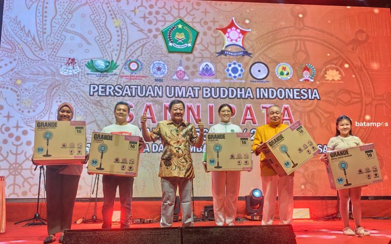Ribuan Umat Buddha Rayakan Waisak dengan Karnaval Hingga Tarian Sannipata