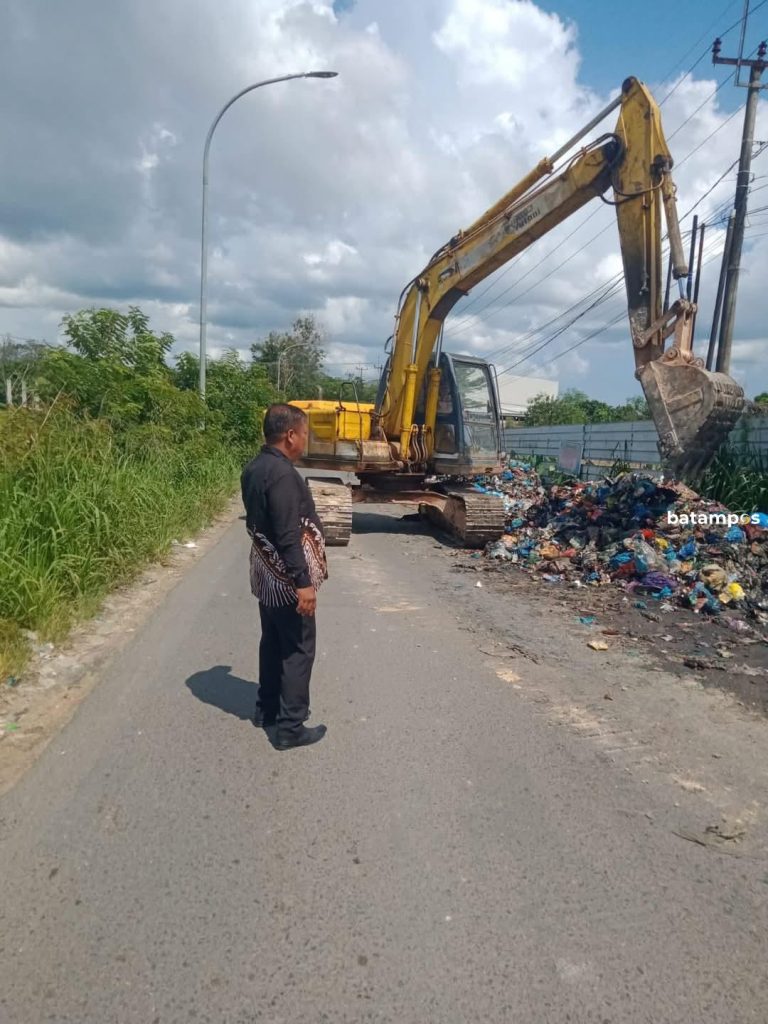 Libatkan Perusahaan, Kecamatan Sagulung Gotong Royong Bersihkan Sampah
