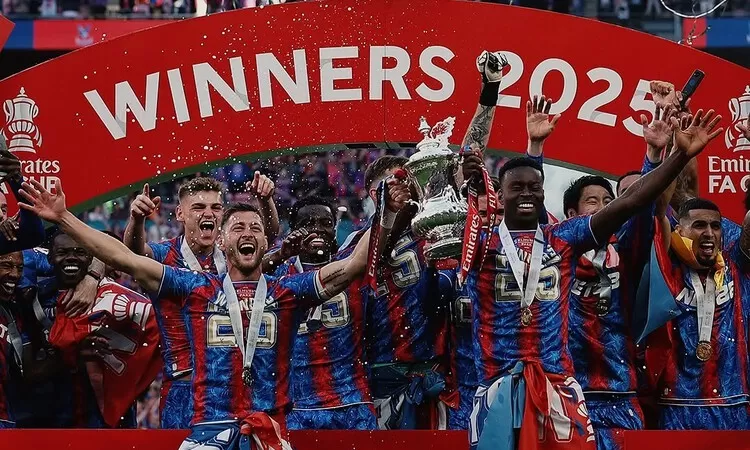 Crystal Palace Raih Trofi Pertama FA Cup