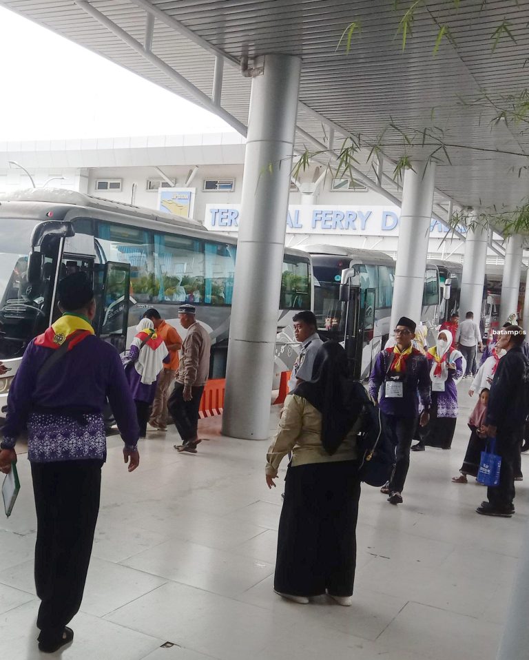 120 Calon Haji Karimun Tiba di Batam, Masuk Kloter Pertama Embarkasi Haji 2025