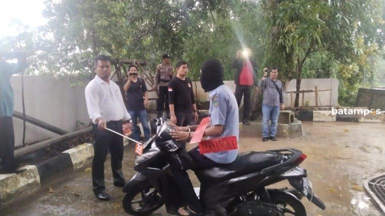 Rekonstruksi Ungkap Pembunuhan Honorer CKTR Batam Sudah Direncanakan Pelaku Sejak Pagi