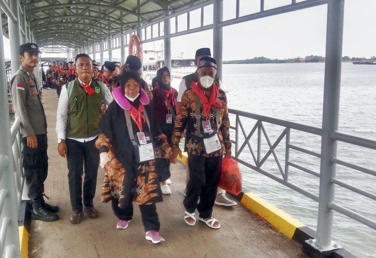 Jemaah Haji Asal Meranti Tiba di Sekupang, Siap Diberangkatkan ke Tanah Suci