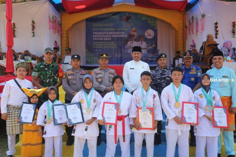 Pemkab Anambas Dorong Guru Senantiasa Berada di Sisi Siswa hingga Sukses Mencapai Cita-cita