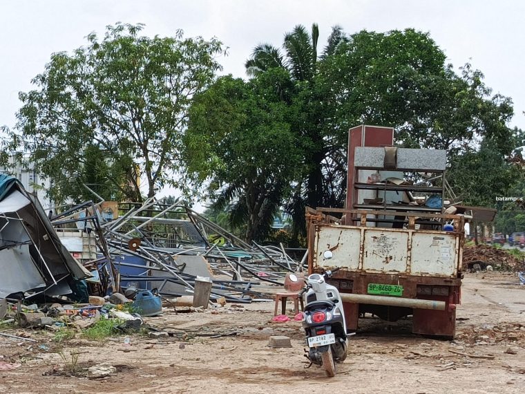 Kios Liar di Lokasi Pelebaran Jalan di Batuaji mulai Dibongkar
