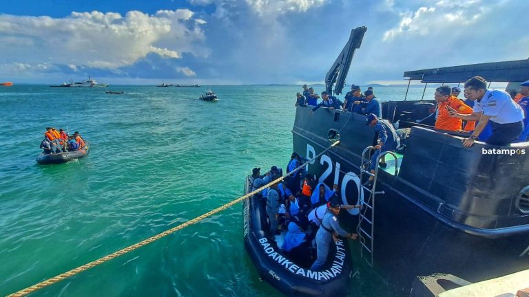 KM Pasific Memory II Tenggelam di Bintan, 30 Kru Kapal Terombang-ambing selama 4 Jam di Laut