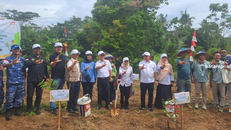 PT Astra Graphia Tbk Tanam 1.000 Pohon Produktif di Gudem Bee Farm, Bintan,  Pertegas Strategi Beberlanjutan Perusahaan melalui Pilar Lingkungan 