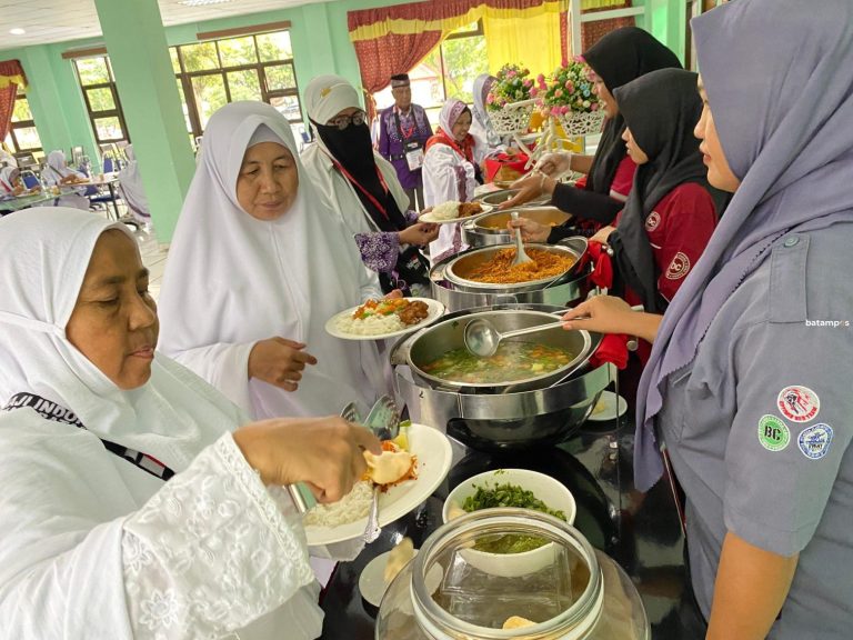 Menu Konsumsi di Embarkasi Batam Disukai Jemaah Calon Haji Lansia