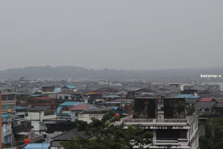 Masyarakat Pulau Bintan Diimbau Waspada Cuaca Ekstrem Awal Juni