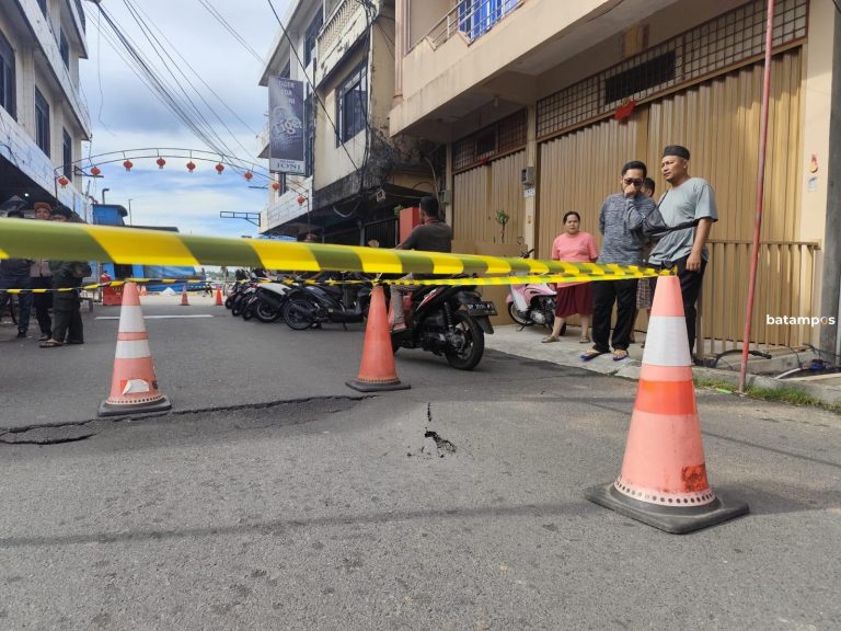 Akses Jalan Pelabuhan Kuala Riau Amblas