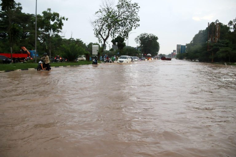 Amsakar Akui Penanganan Banjir di Batam Jadi Tantangan Berat