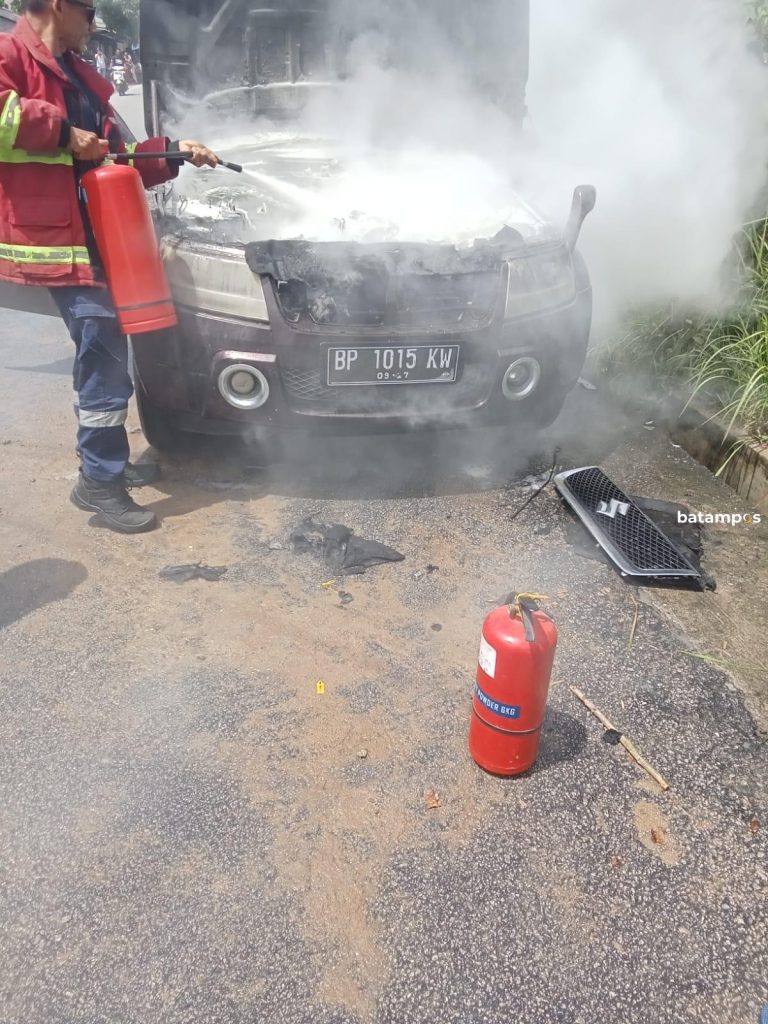 Diduga Korsleting, Grand Vitara Terbakar