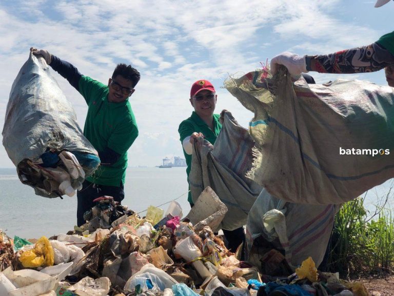 PT Idros Services Gelar Aksi Bersih Pantai di Cipta Land Sekupang