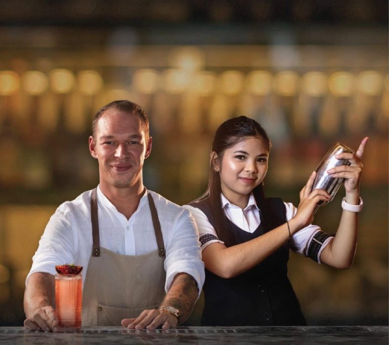 Ciptakan Pengalaman Eksklusif bagi Penikmat Cocktail, Altitude Rooftop Bar and Lounge Hadirkan Mixologist Collaboration dari Italia dan Bali