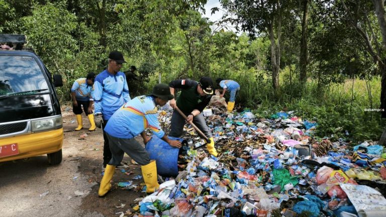 800 Kg Sampah Diangkut dari Nongsa, Camat Ajak Warga Perhatikan Sampah Liar