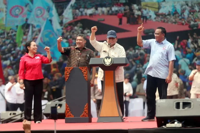 Prabowo Hadiri Perayaan Hari Buruh Internasional di Monas, Ini 7 Janjinya, Salah Satunya Penghapusan Outsourcing