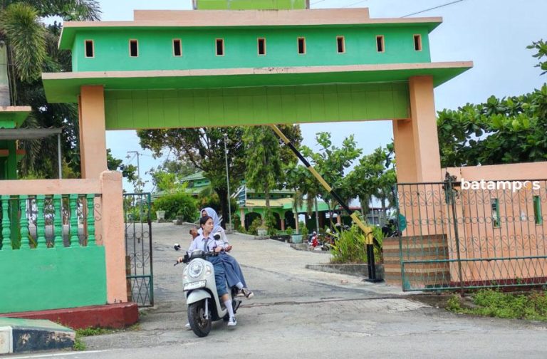 Siswa SMK dan SLB se-Kabupaten Karimun Lulus 100 Persen , sementara pada SMA, 3 Ssiwa Tidak Lulus