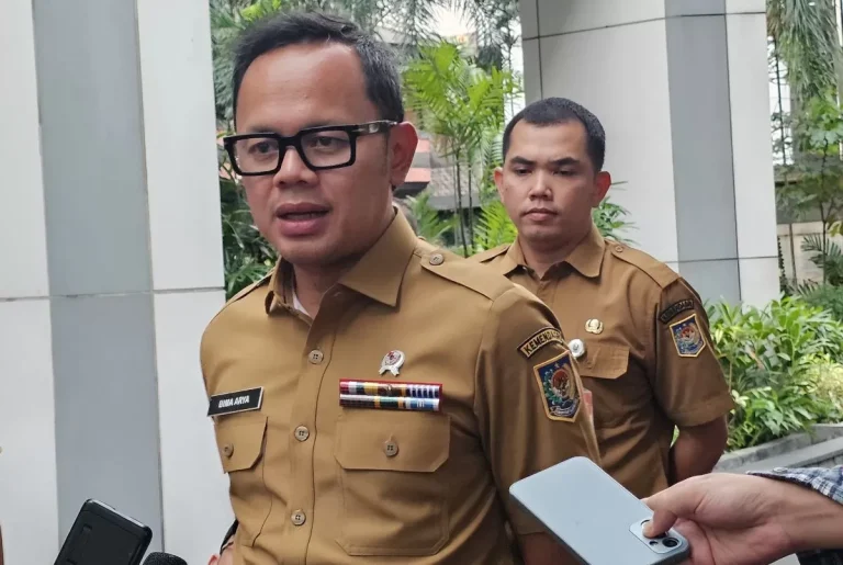 Wamendagri Minta Kepala Daerah Tak Takut Tindak Tegas Ormas yang Langgar Aturan
