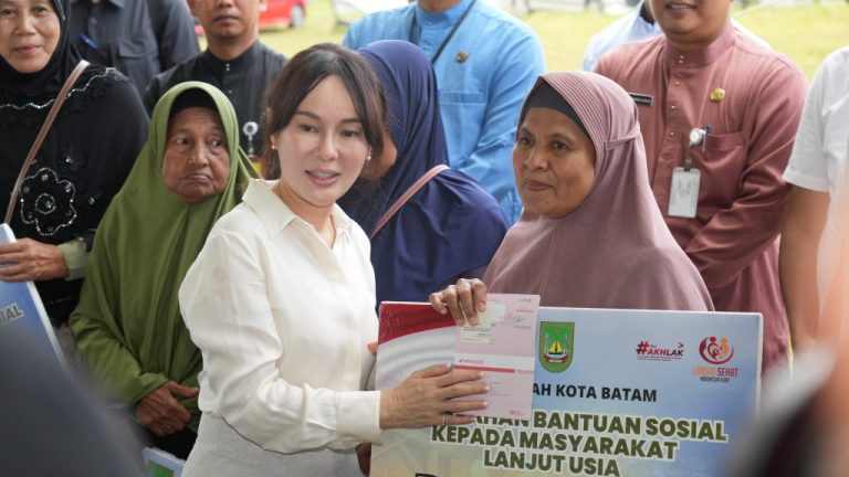 Peduli Lansia, Li Claudia: Ini Bukan Soal Angka, Tapi Bukti Sayang Kami