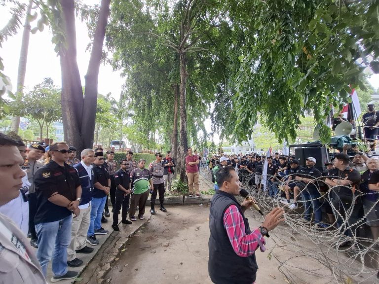 Aplikator dan Driver Online Batam Sepakati SK Gubernur, Kesepakatan Tarif Online Disahkan