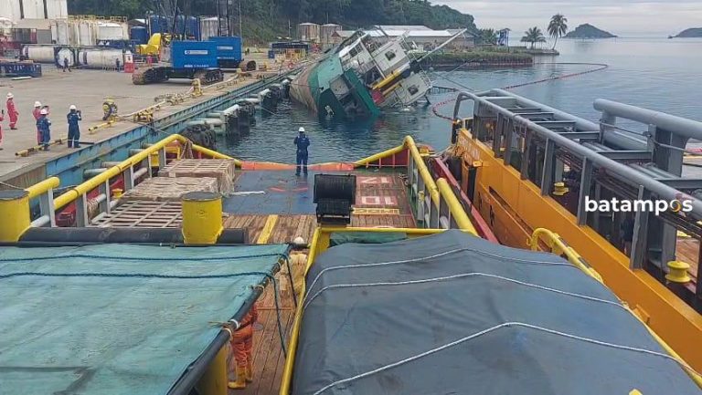 Sedang Proses Loading ISO Tank, KM Sejahtera 20 Tenggelam di Jetty Medco Energi