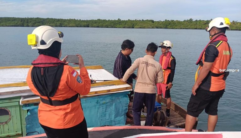 Kapal Pemancing Hanyut di Perairan Bintan, 10 Orang Selamat