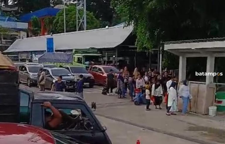 Libur Waisak, Hanya Dua Kapal RoRo Beroperasi, Warga Mengeluh Menunggu Lama di Pelabuhan 