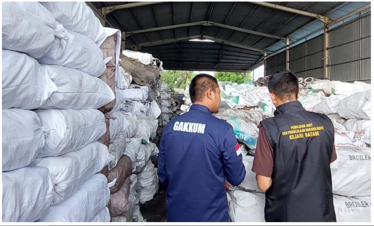 Kasus Penampungan Arang Bakau Ilegal di Kawasan Lindung Batam P-21, Barang Bukti 185 Ton Dilimpahkan