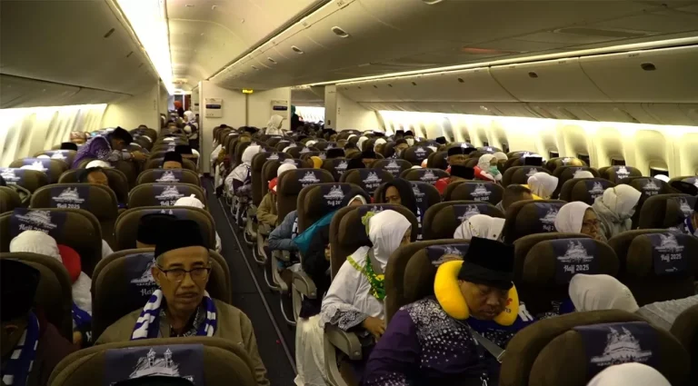 Keberangkatan Perdana, 4.158 Calon Jemaah Haji Terbang dengan Garuda Indonesia