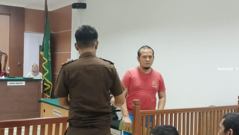 Gelapkan Motor Rekannya Sesama Polisi, Teddy Syafriadi Didudukkan di Kursi Pesakitan
