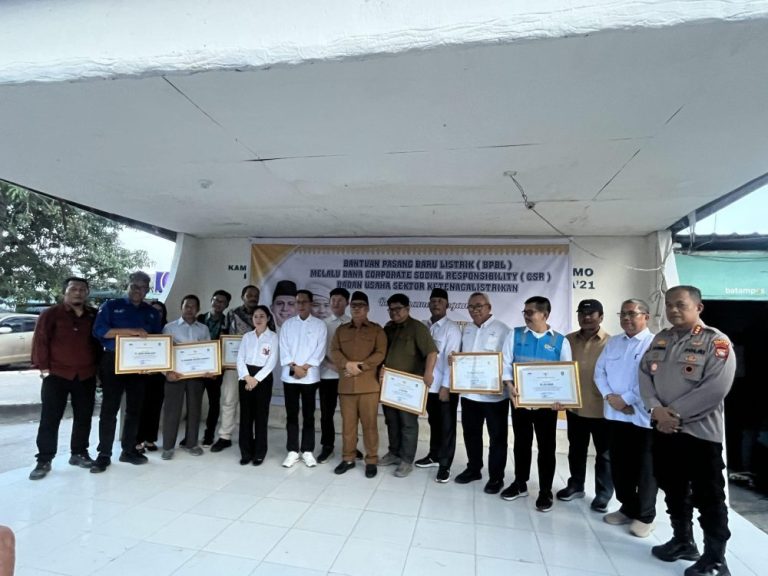 162 Rumah di Kampung Bagan Batam Nikmati Listrik Lewat Program CSR Perusahaan dan Pemerintah