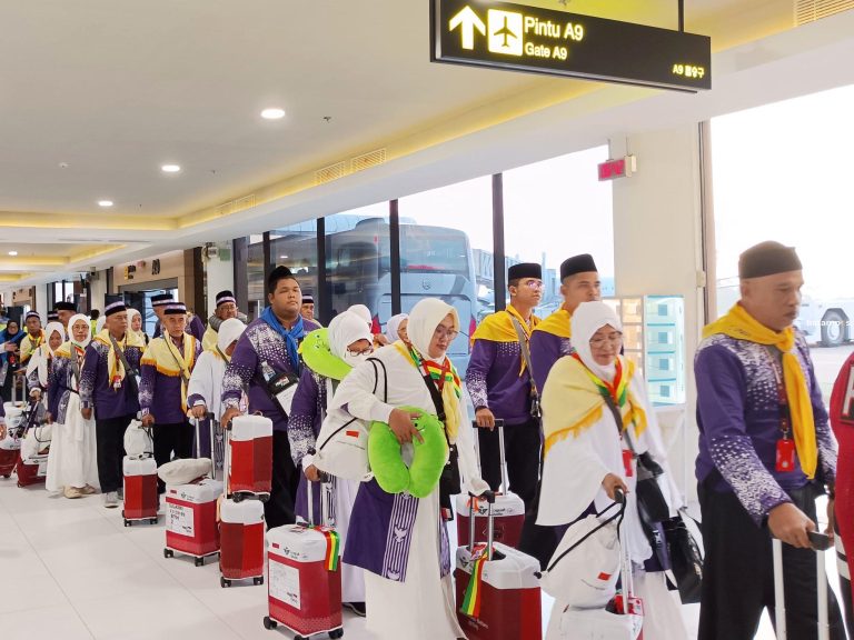 Jemaah Haji Embarkasi Batam Jalani Ibadah di Madinah, Salat di Masjid Nabawi dan Ziarah ke Makam Nabi