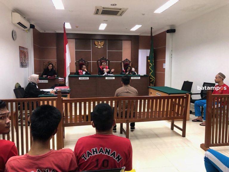 100 iPhone Gagal Terbang: Sidang PN Batam Buka Praktik Penyelundupan di Bandara Hang Nadim