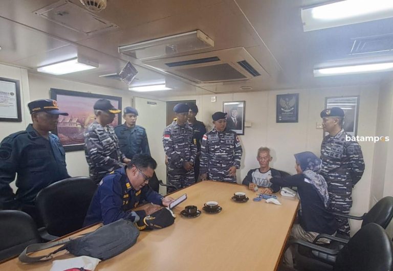 Dihantam Ombak, Kapal Pemancing Tenggelam di Perairan Bintan