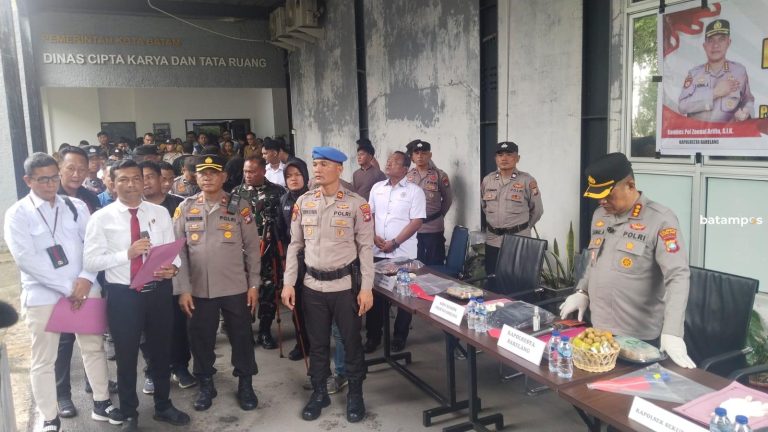 Hujan dan Petir Hentikan Rekonstruksi Pembunuhan Honorer CKTR Batam