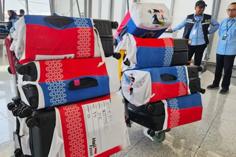 Petugas Bandara Madinah Amankan 1.000 Bungkus Rokok, PPIH: Jangan Jadi Kurir Titipan