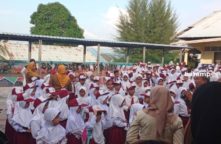 Baju Seragam SD dan SMP, Tahun Ajaran Baru Belum Pasti Diadakan