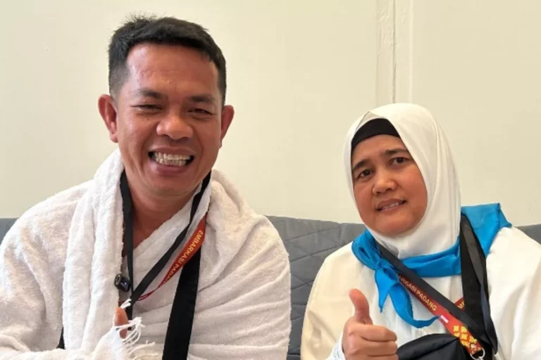 Jemaah Haji Indonesia Cerita Kebahagiaan Bisa ke Tanah Suci Bareng Keluarga
